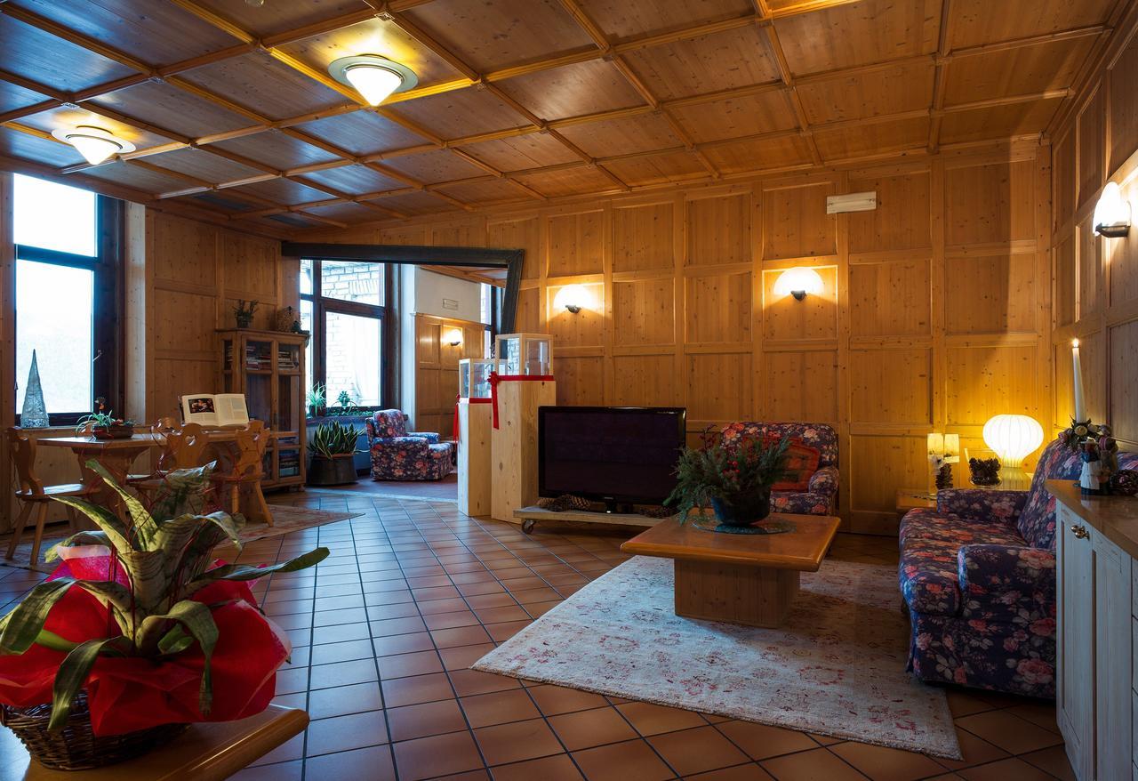 Antico Albergo Stella D'Italia Folgaria Exterior photo